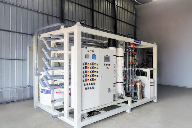 Compact reverse osmosis water treatment plant
