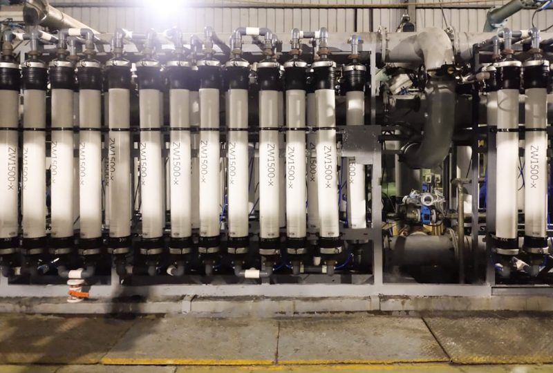 Large-scale industrial ultra filtration plant with vertical membrane modules in a factory setup